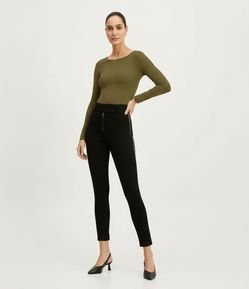 Body Básico em Poliamida com Gola Canoa