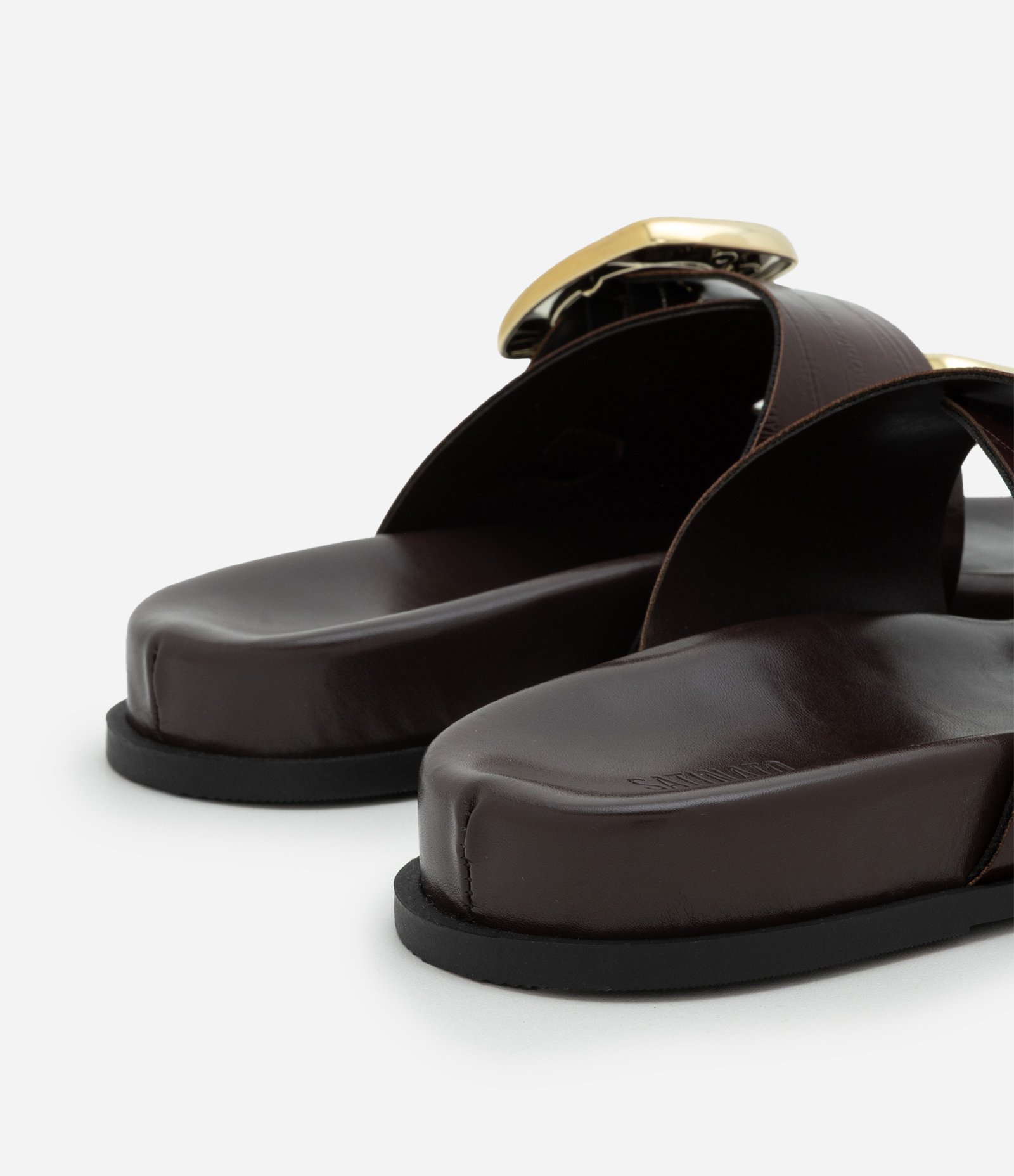 Sandália Rasteira em PU com Tiras Ajustáveis e Fivela Marrom 4