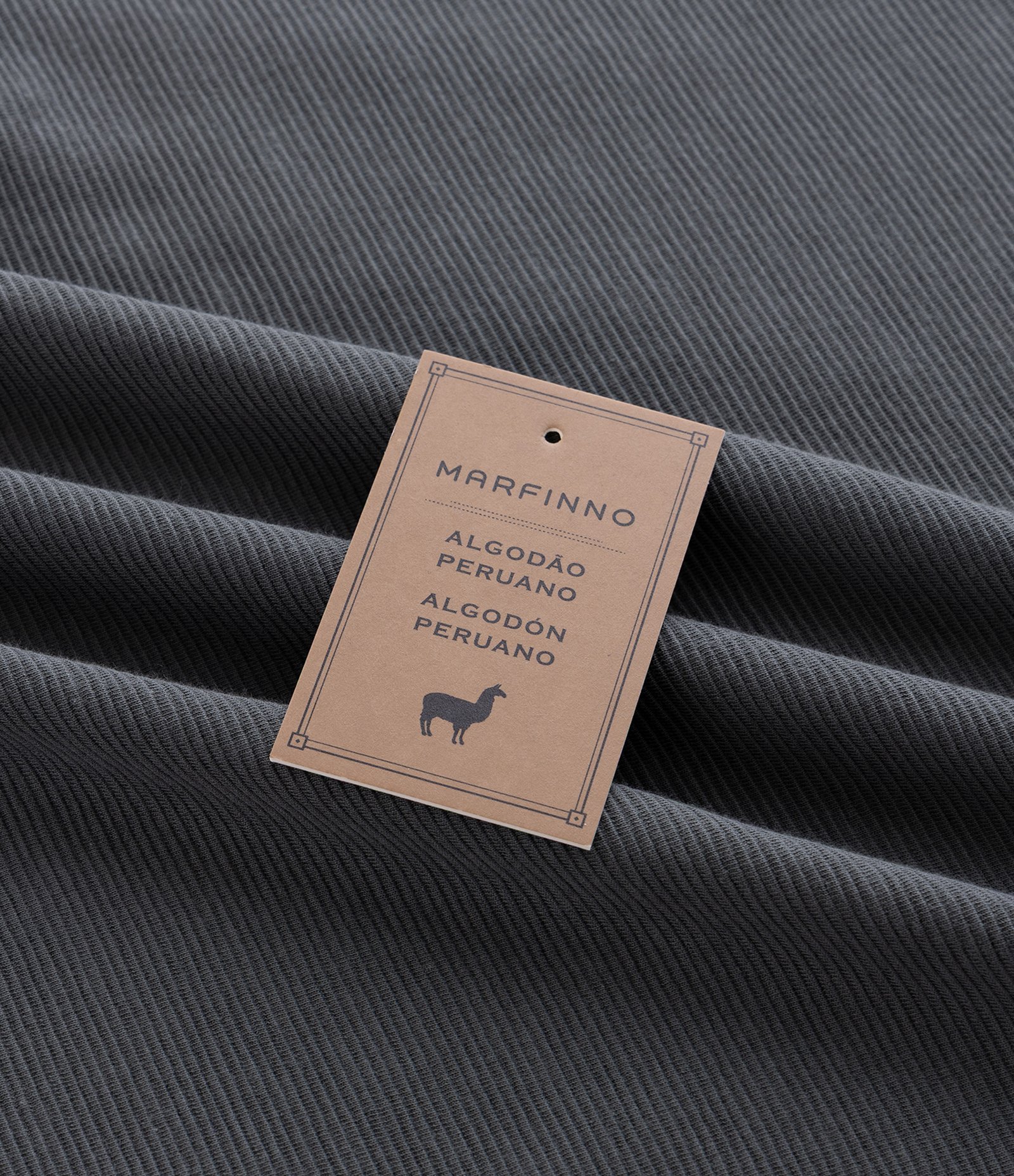 Camiseta em Algodão Peruano com Gola Padre Cinza 6