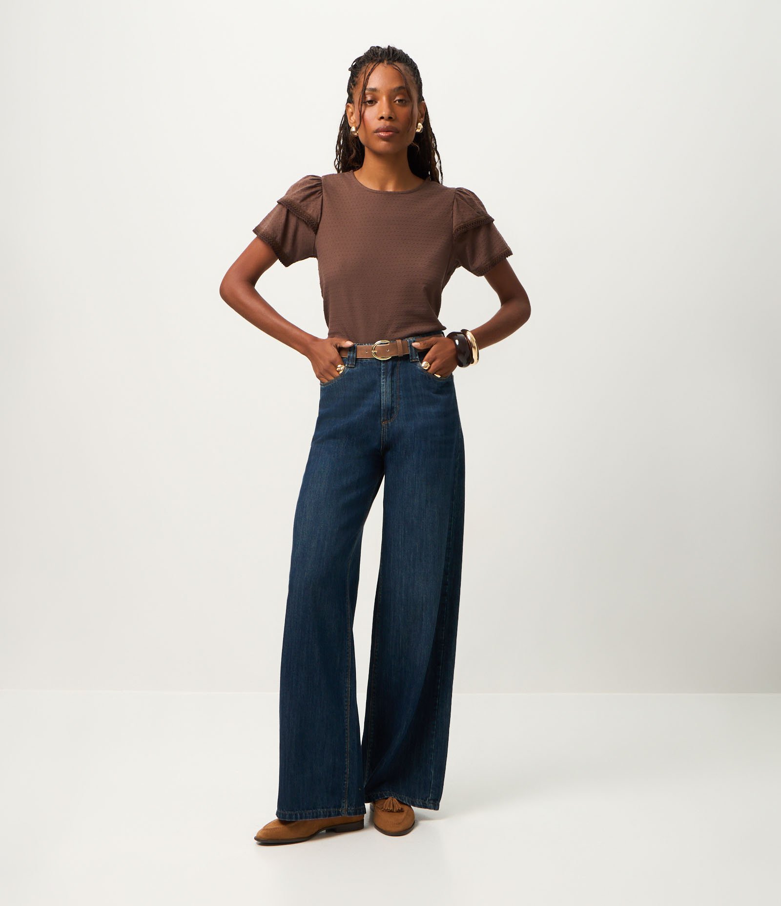 Blusa em Algodão com Babado na Manga e Detalhe Efeito Crochê Marrom 3