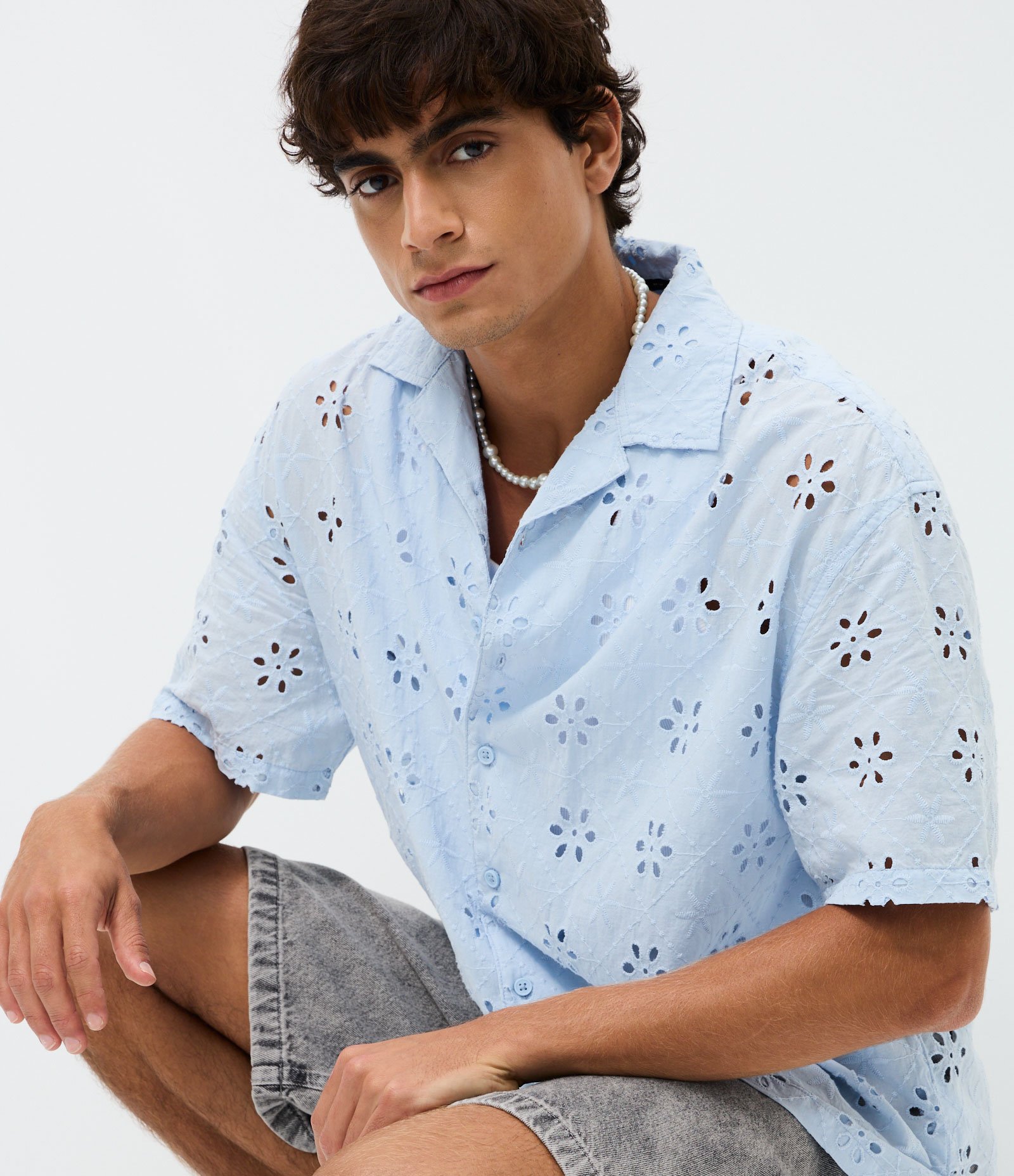 Camisa Boxy Manga Curta em Laise Floral Azul 2