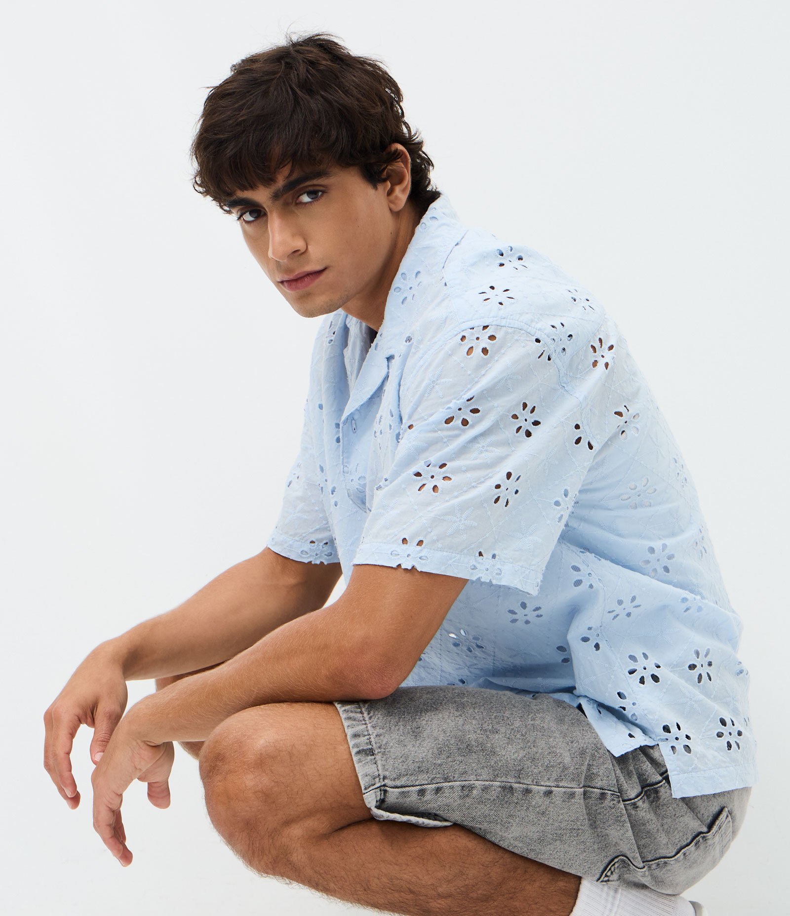 Camisa Boxy Manga Curta em Laise Floral Azul 3