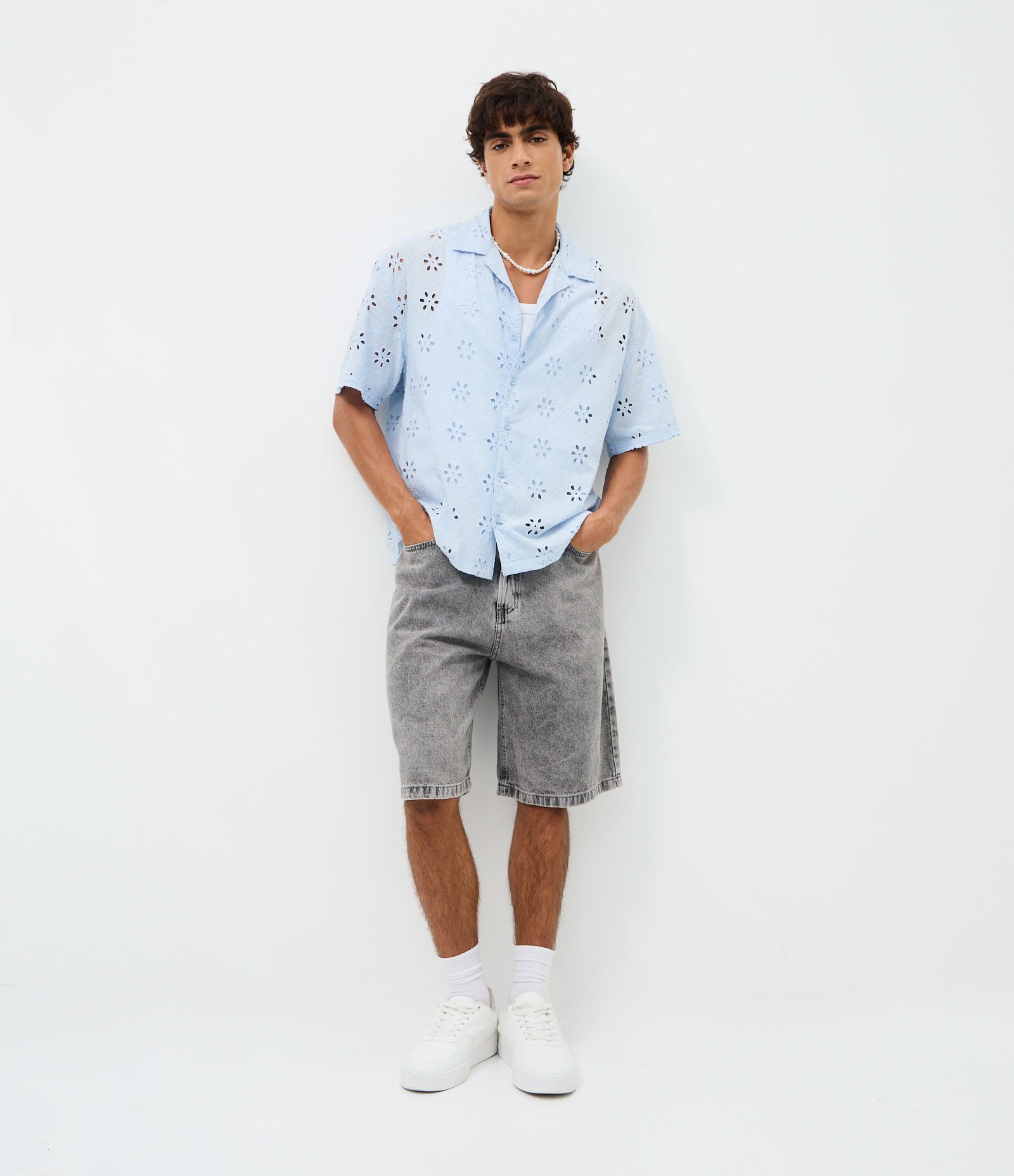 Camisa Boxy Manga Curta em Laise Floral Azul 4