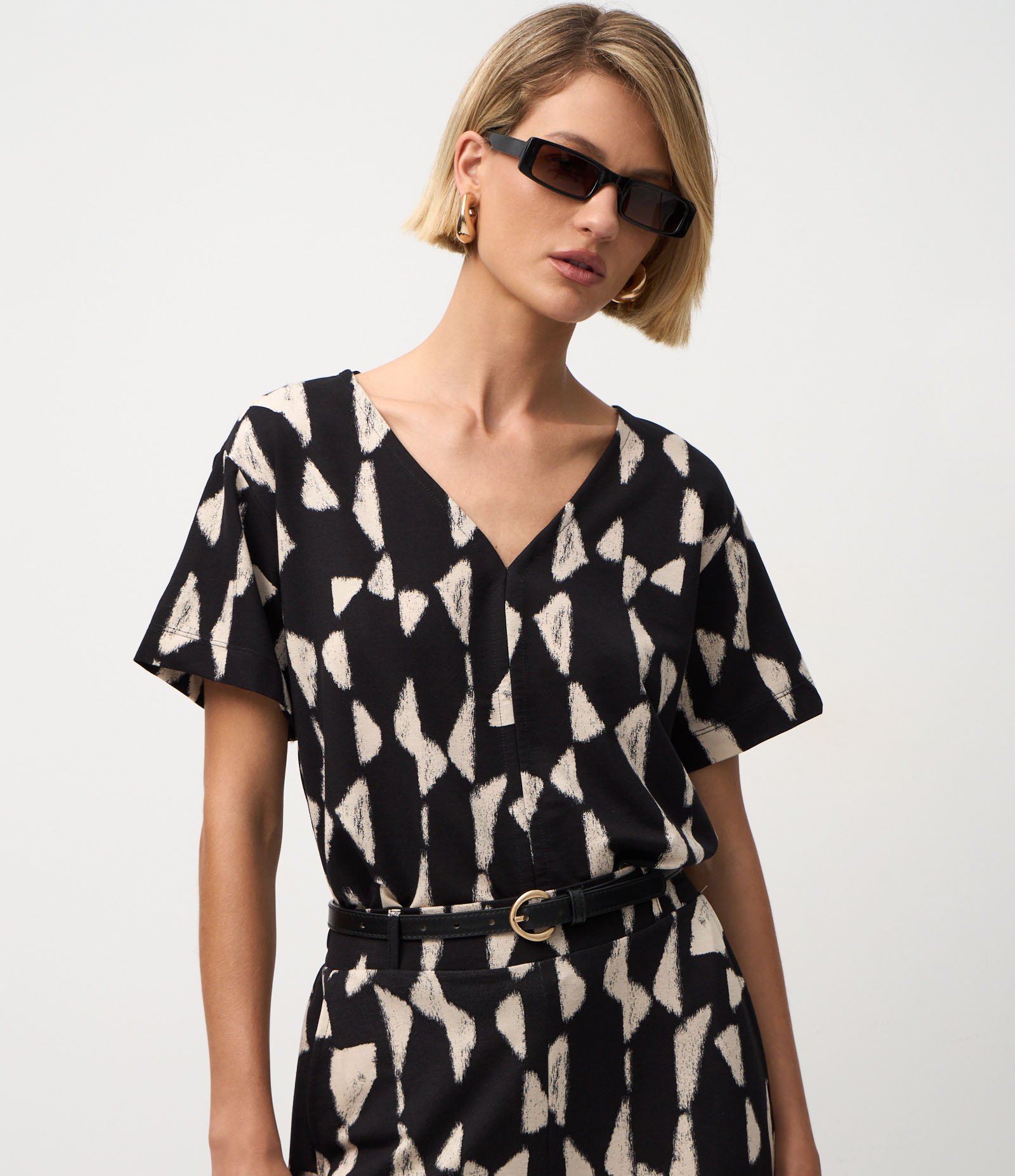 Blusa Manga Curta com Estampa Geométrica Preto 1