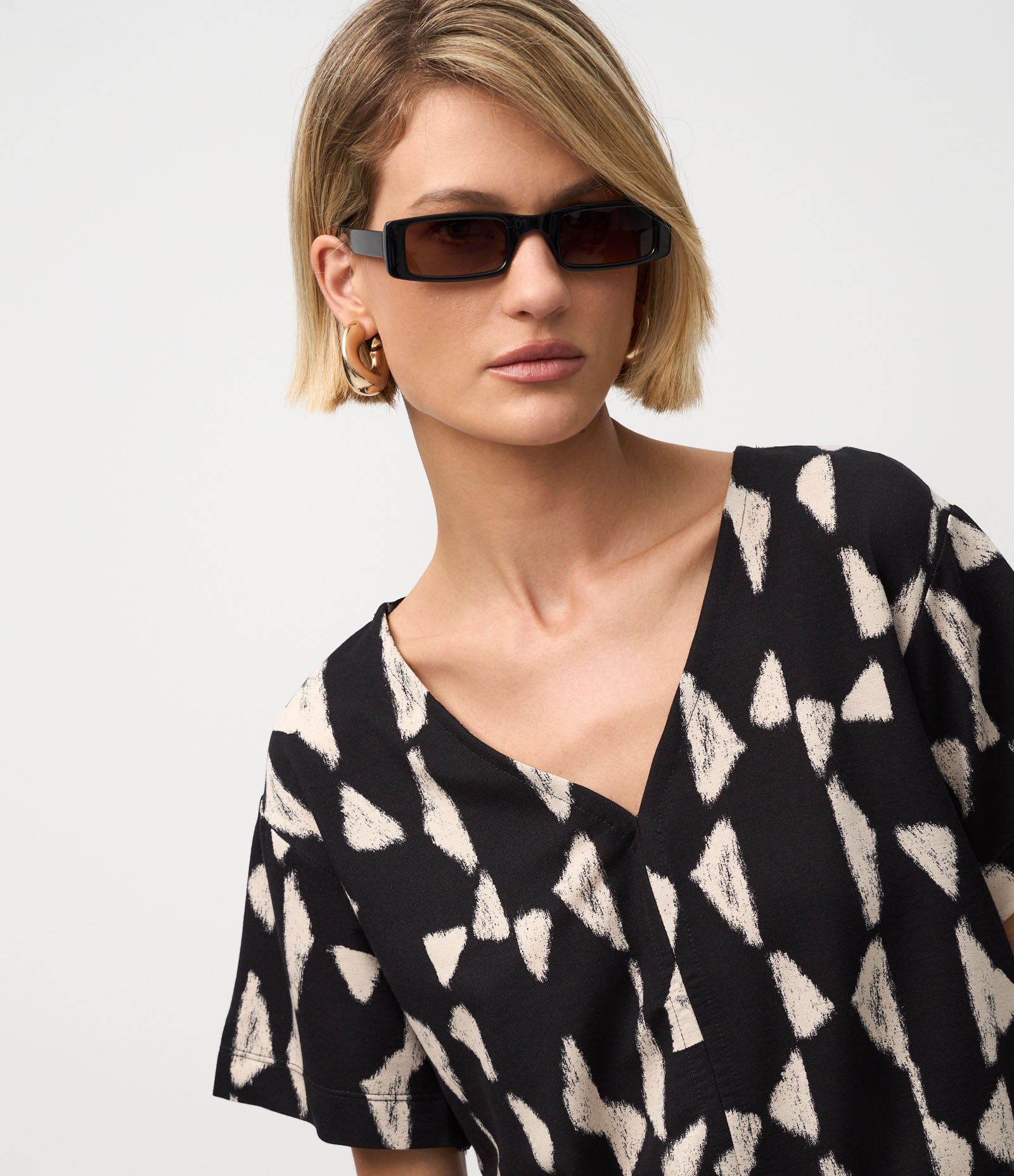 Blusa Manga Curta com Estampa Geométrica Preto 3