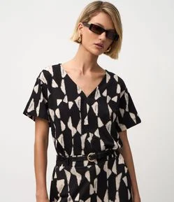 Blusa Manga Curta com Estampa Geométrica