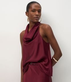 Blusa Frente Única em Cetim com Decote Degagê e Amarração nas Costas