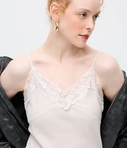 Blusa de Alça Fina com Renda no Decote