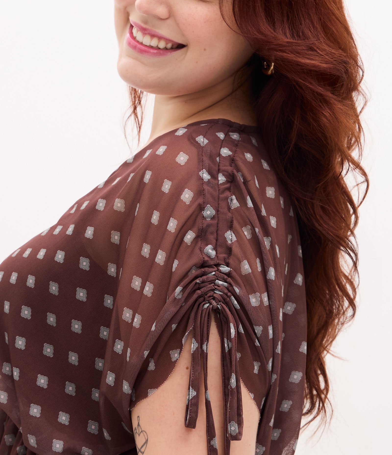 Blusa Bata em Tule com Forro Curve e Plus Size Marrom 3