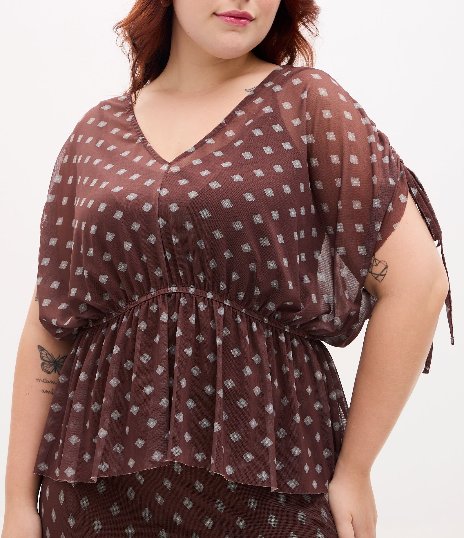 Blusa Bata em Tule com Forro Curve e Plus Size Marrom 4