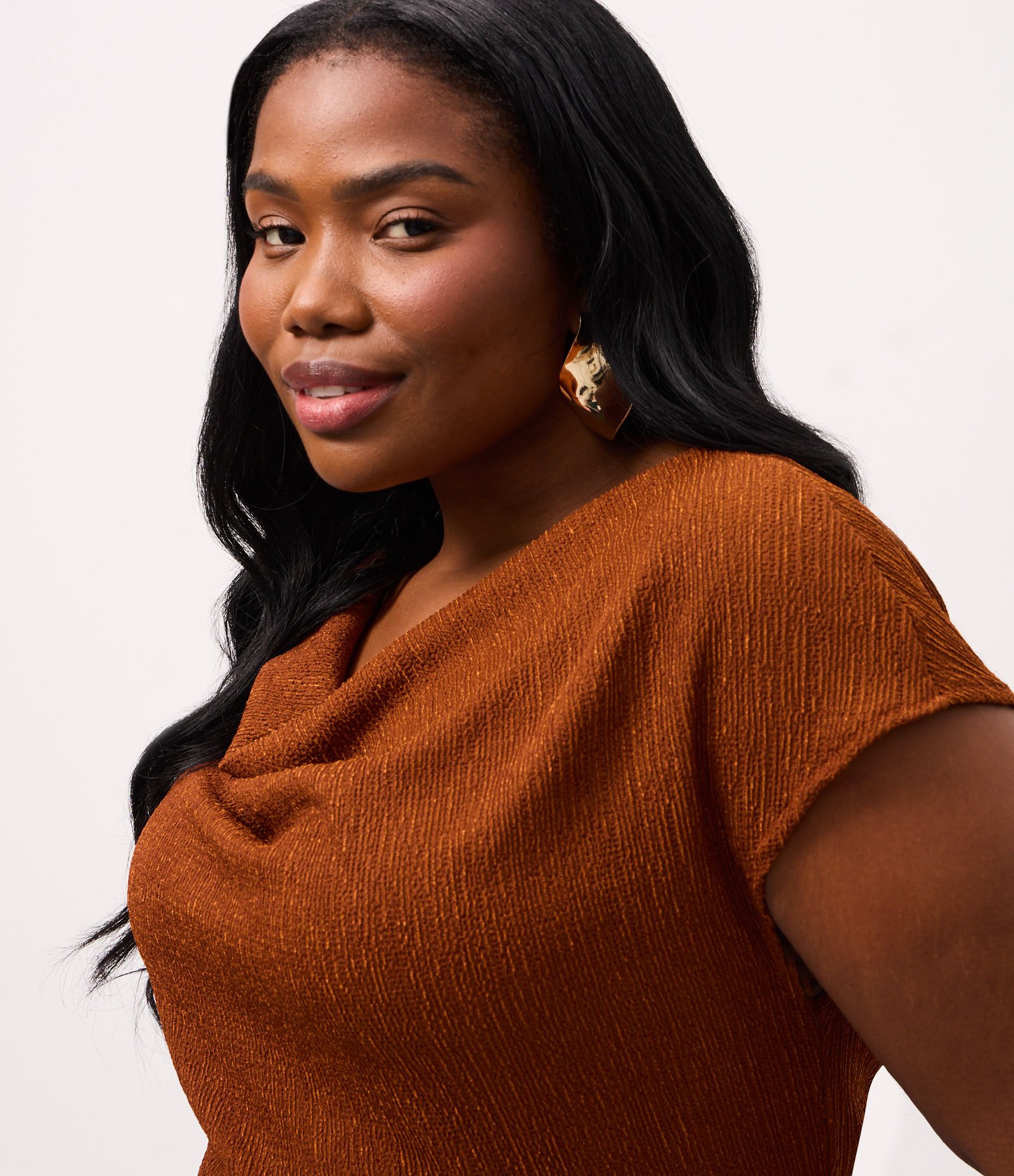 Blusa Regular Texturizada com Decote Degagê Curve & Plus Size Marrom 3