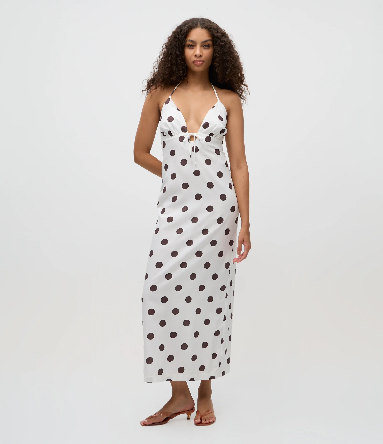 Vestido Long Midi em Viscolinho Estampa Poá com Amarração no Busto Branco 1