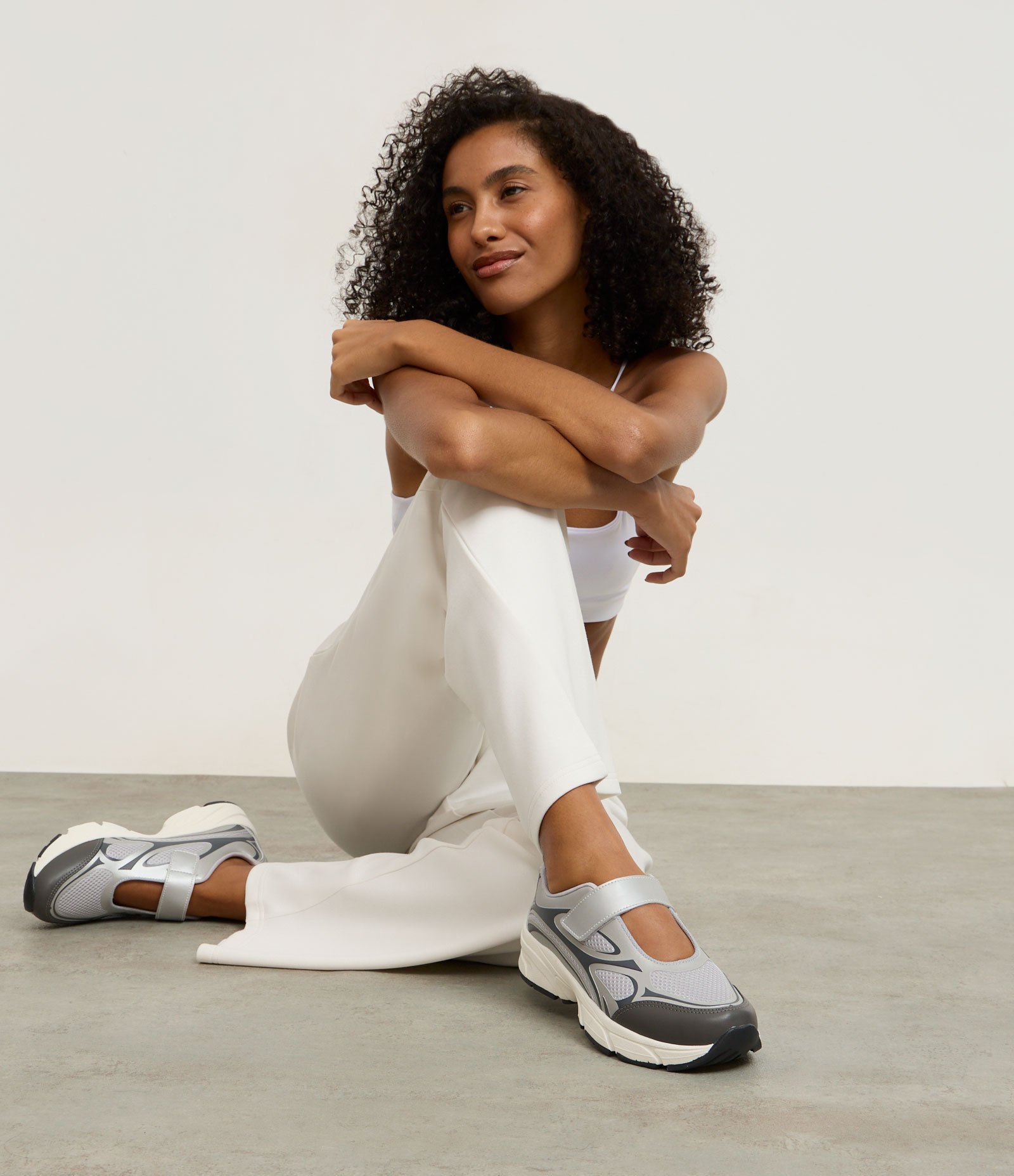 Tênis Jogging Mary Jane em PU com Tira Prata 9