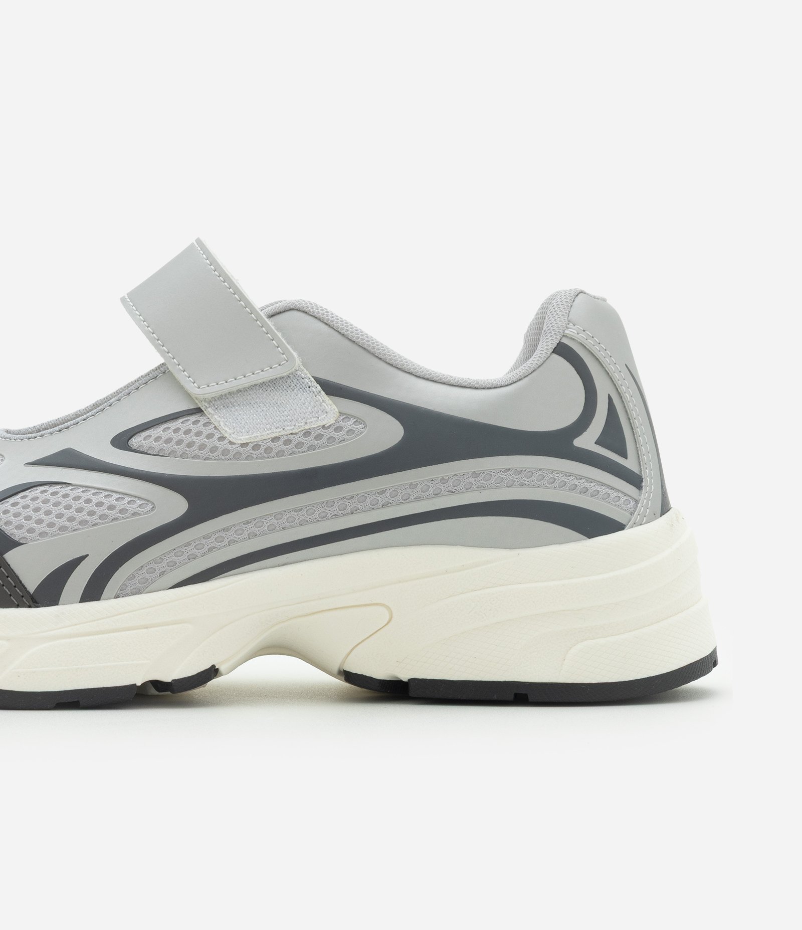 Tênis Jogging Mary Jane em PU com Tira Prata 4