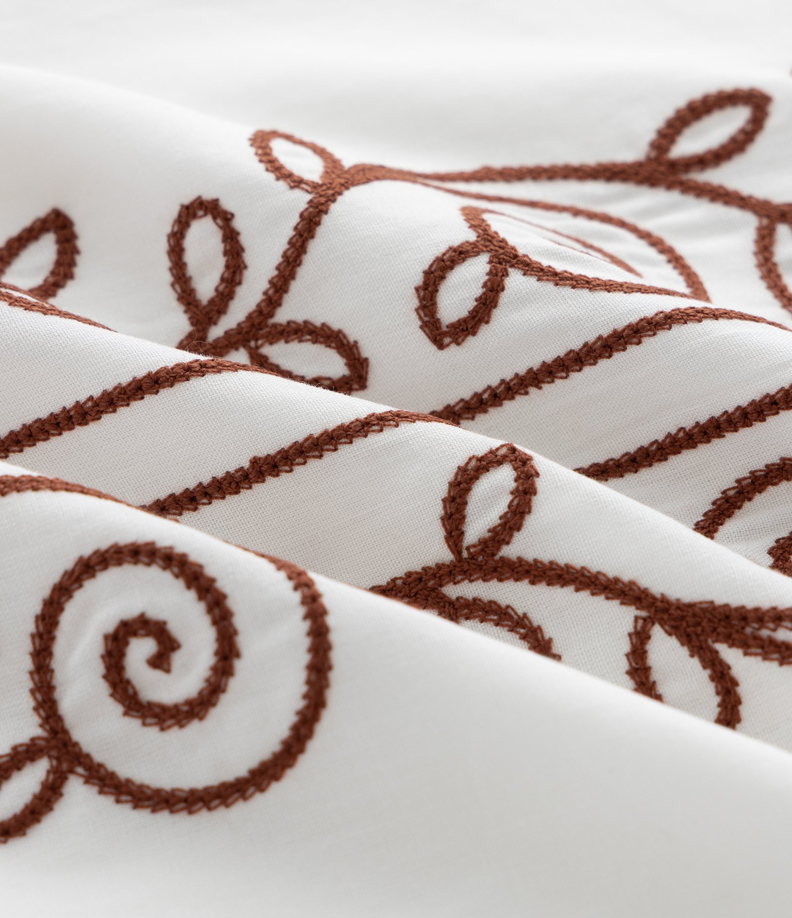 Bata em Chalis com Bordado Arabesco Curve & Plus Size Branco 3