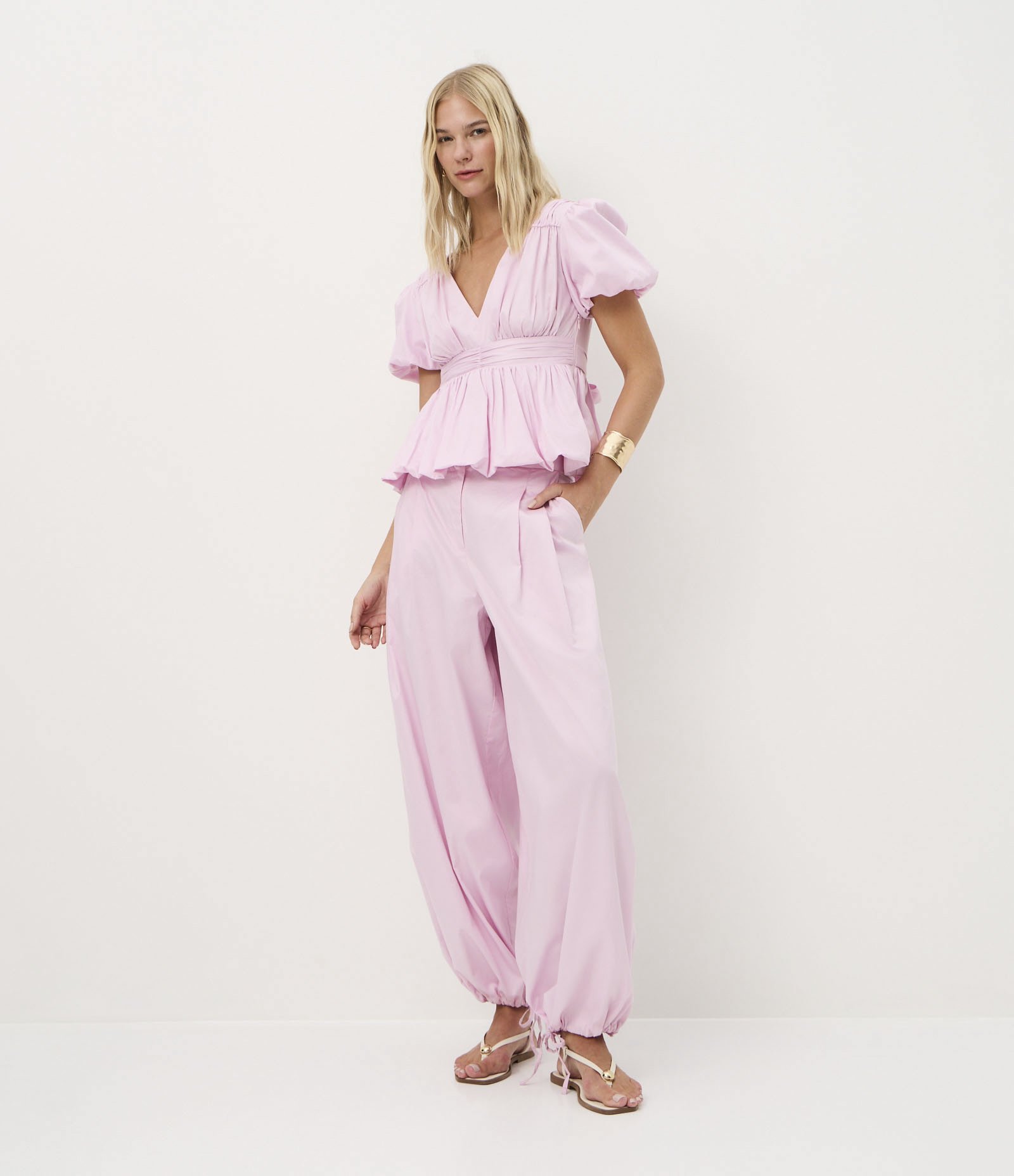 Blusa Peplum Balonê em Tricoline com Faixa na Cintura e Manga Bufante Rosa 2