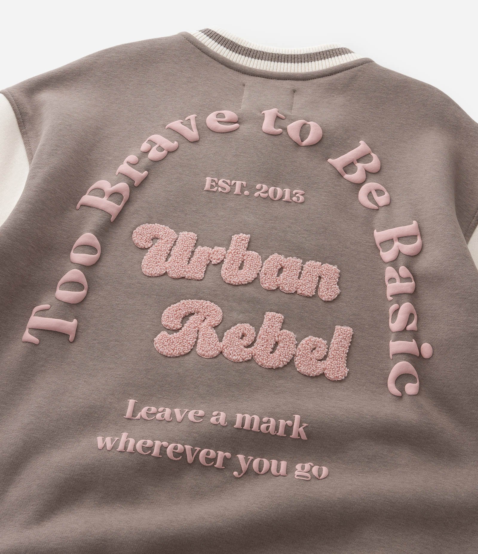 Jaqueta Bomber Infantil com Bordados Lettering – Tam 5 a 14 Anos Bege 8