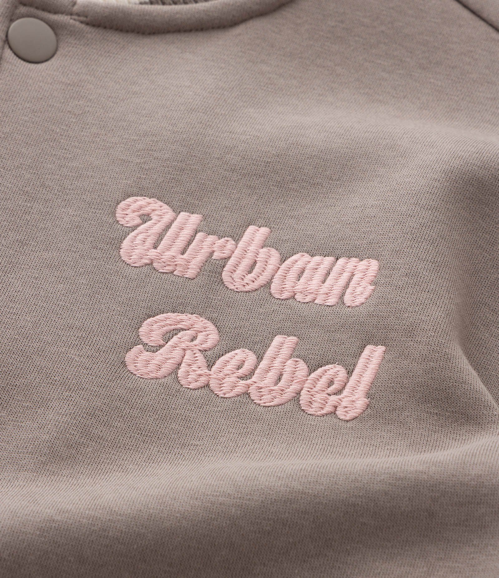 Jaqueta Bomber Infantil com Bordados Lettering – Tam 5 a 14 Anos Bege 7