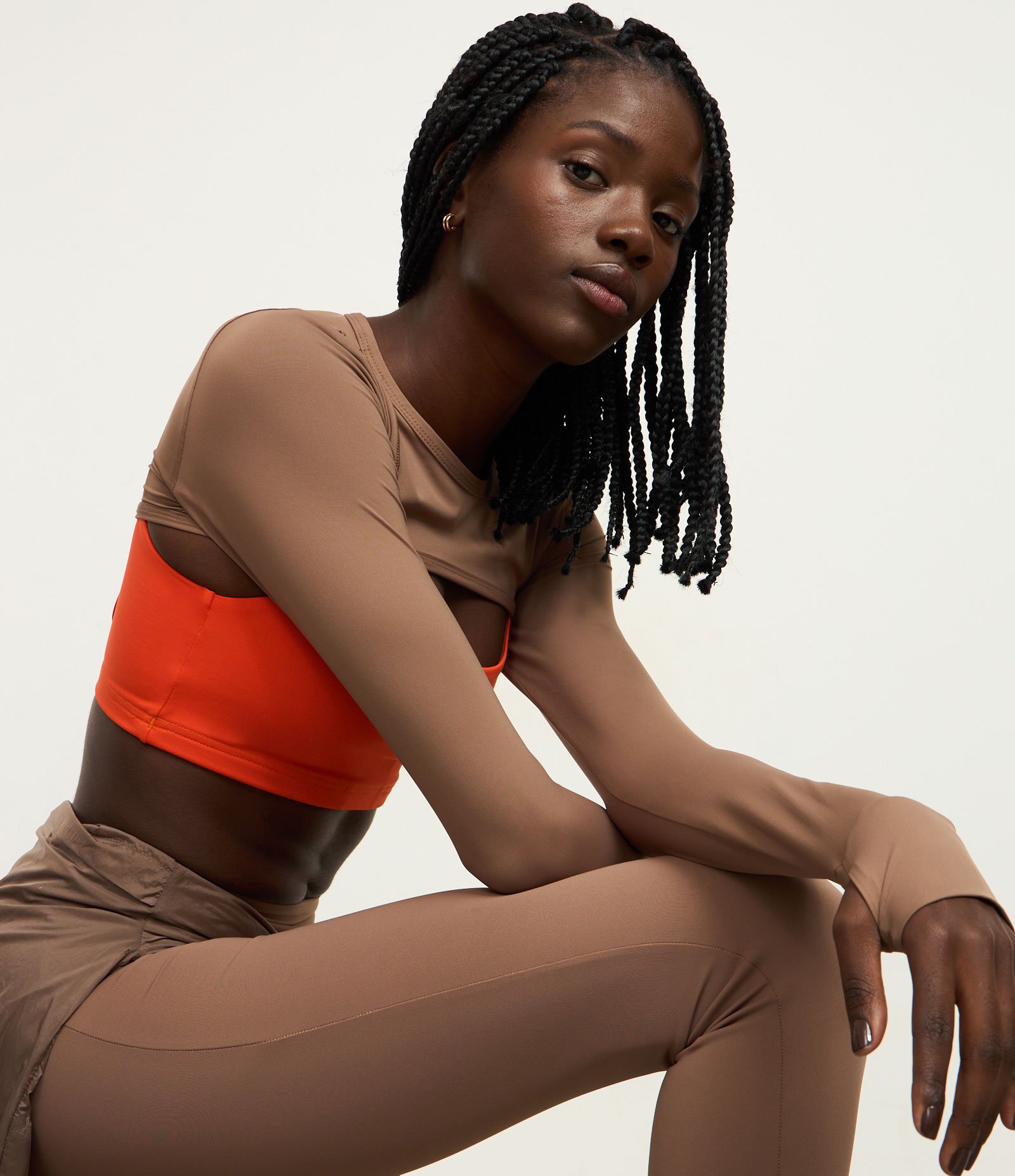 Manguito em Microfibra com Recorte Frontal Marrom 1