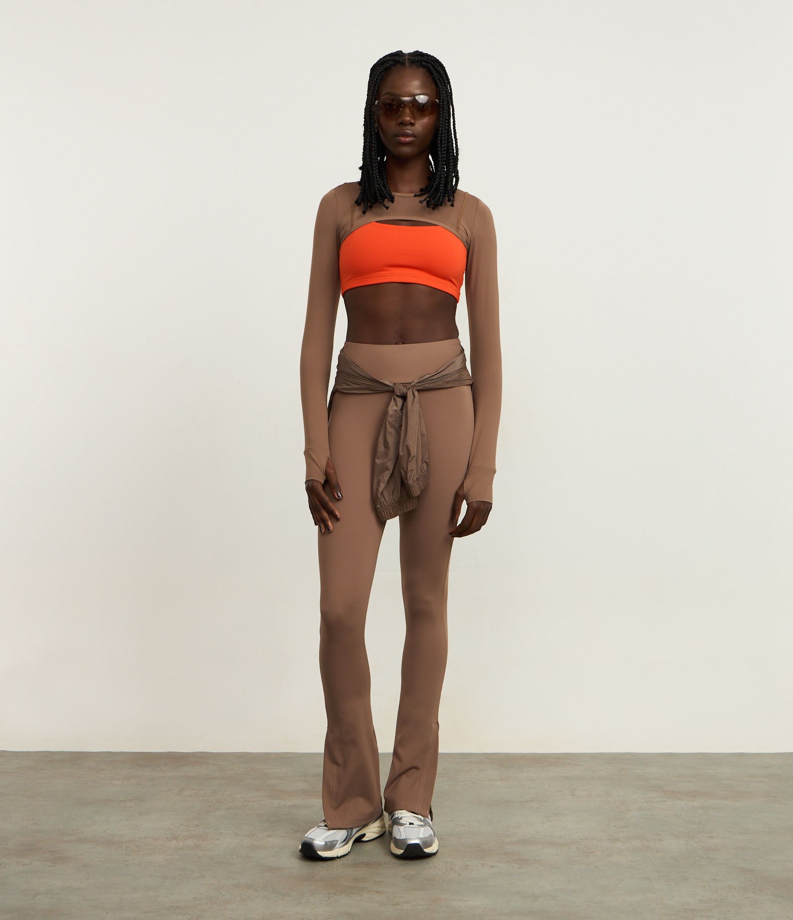 Manguito em Microfibra com Recorte Frontal Marrom 3