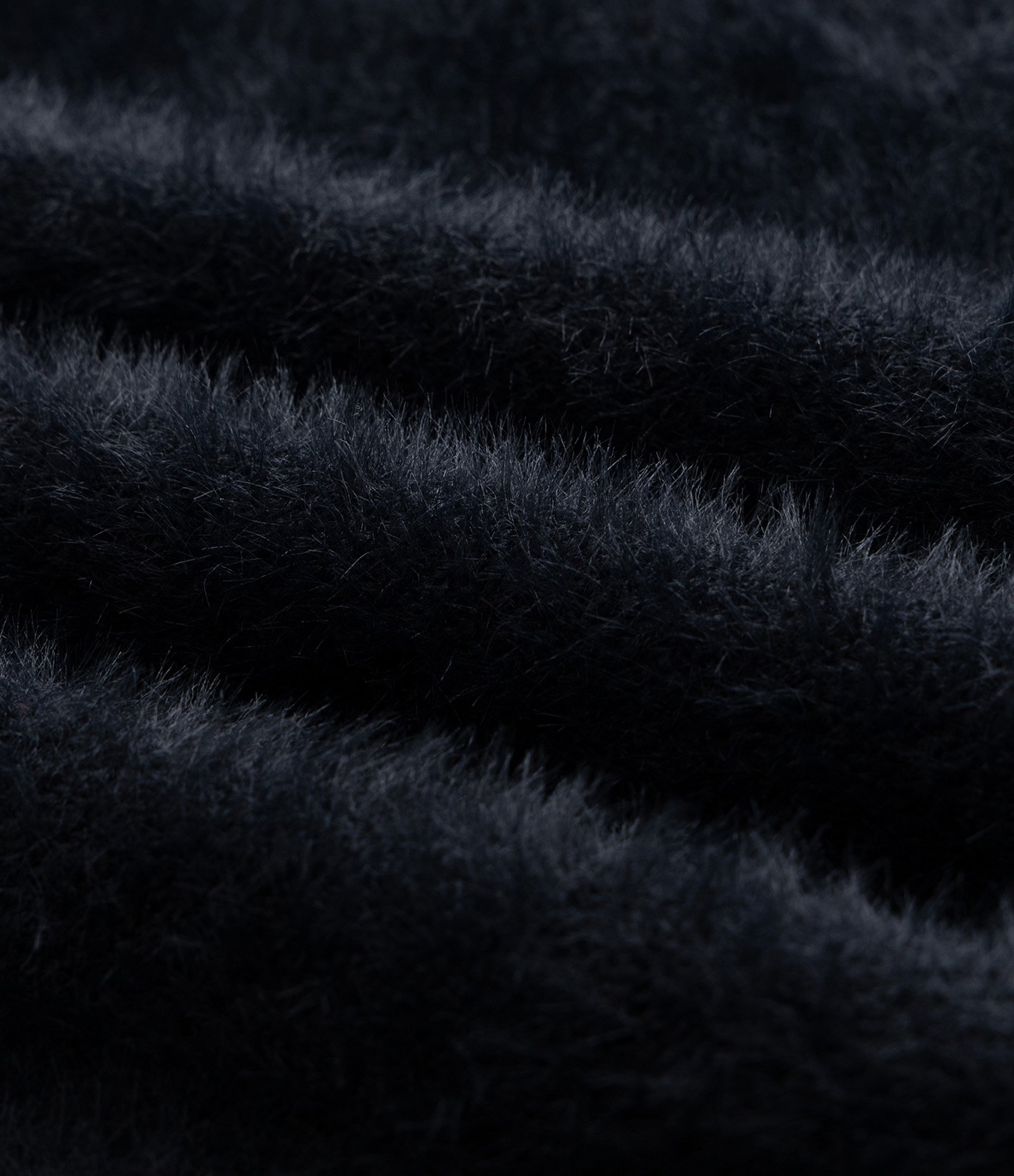 Blusão Alongado em Tricô Peludinho Curve & Plus Size Preto 3