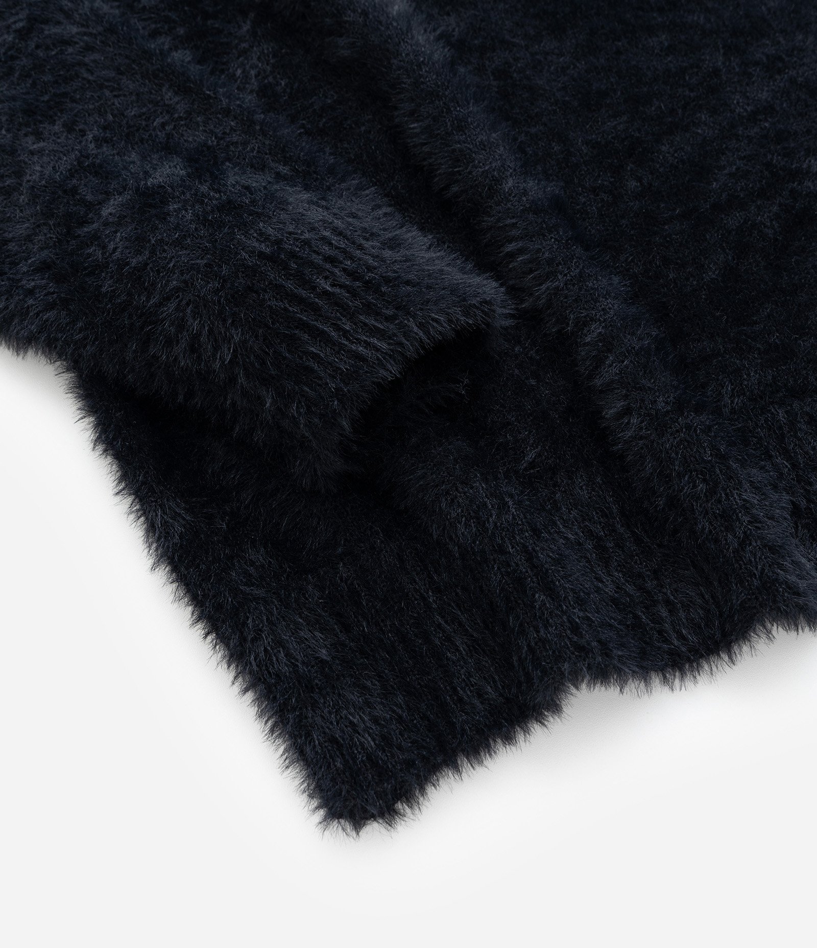 Blusão Alongado em Tricô Peludinho Curve & Plus Size Preto 4