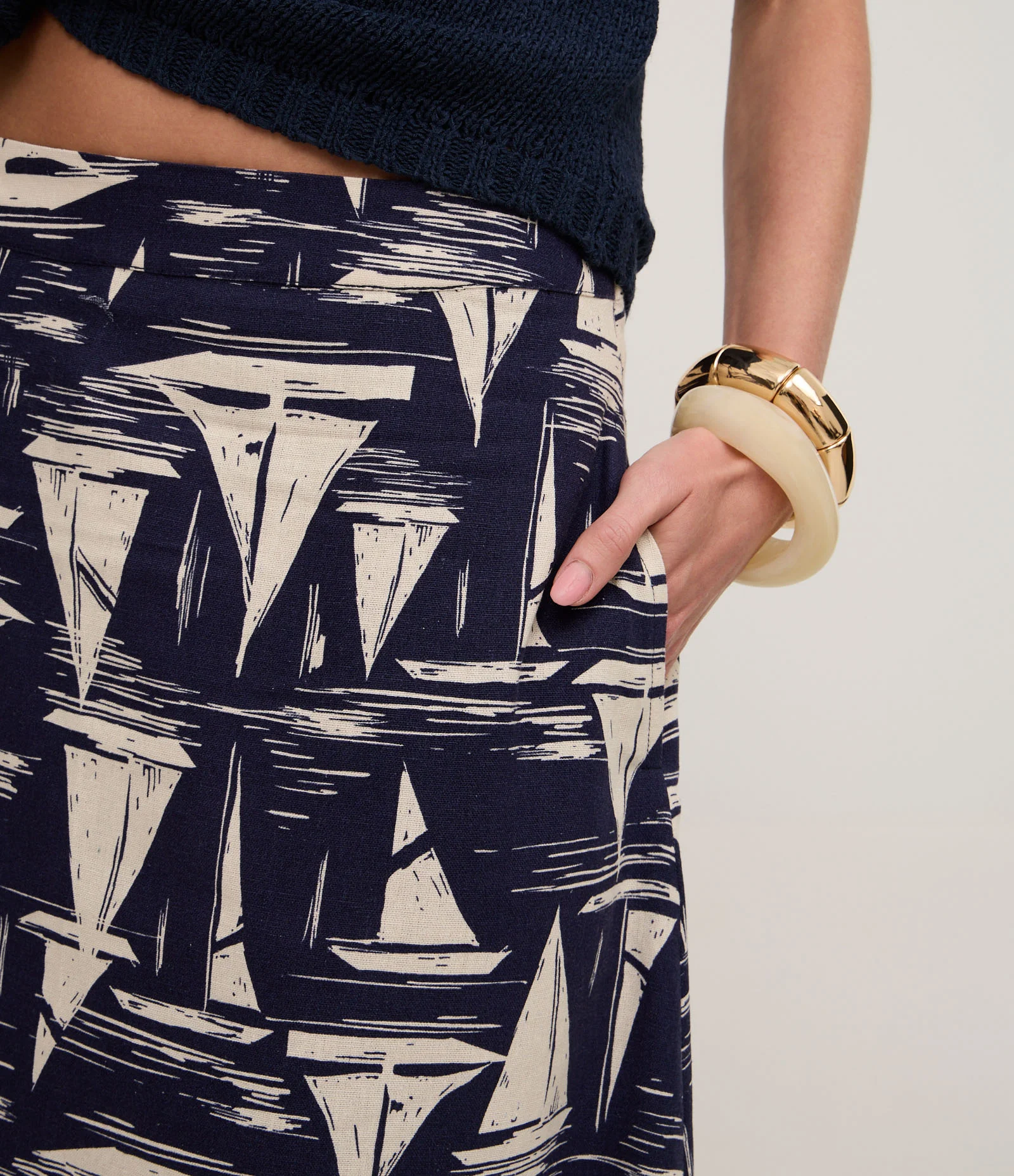 Saia Midi em Viscolinho com Estampa Náutica e Cós Elástico Azul 4