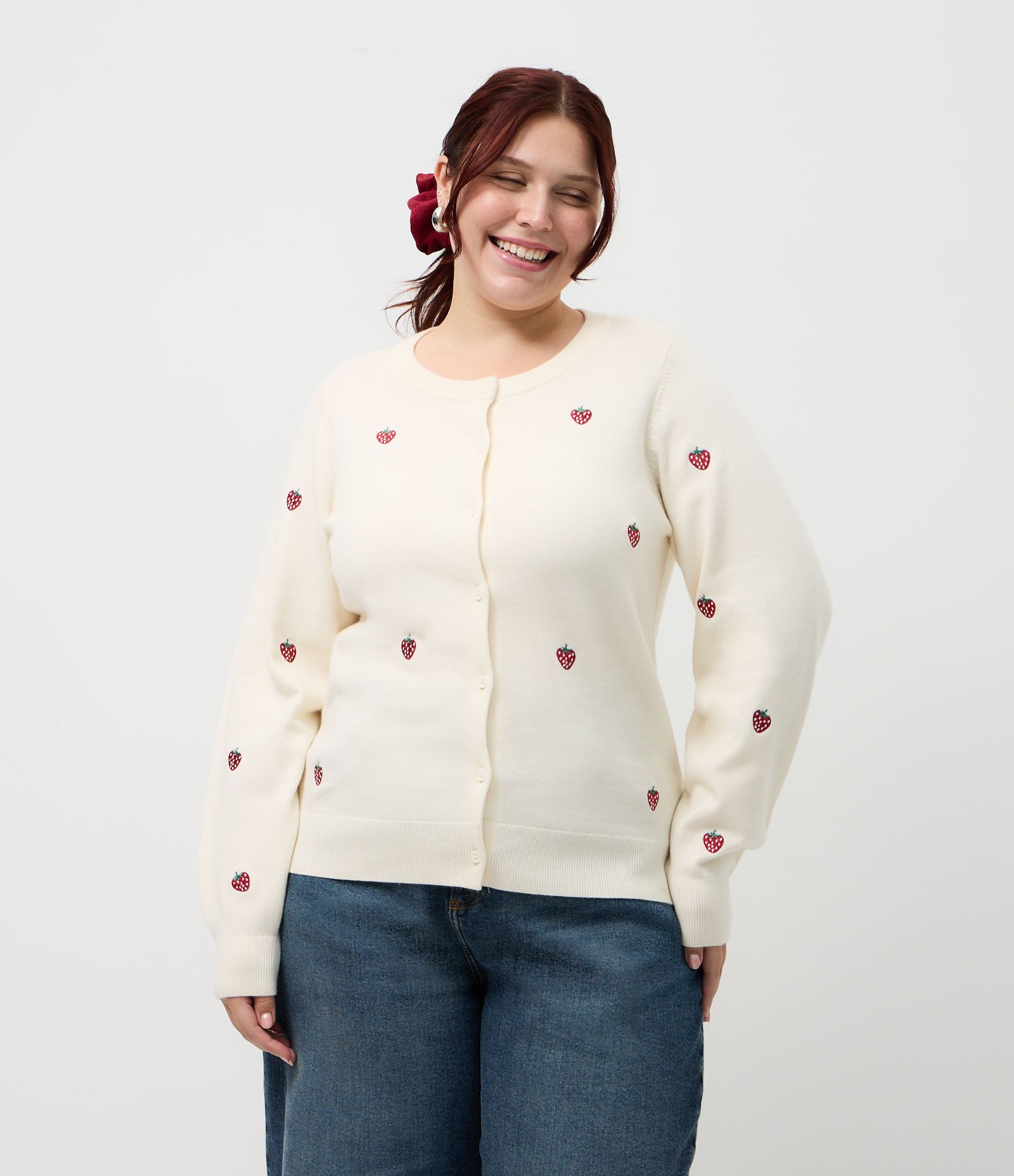 Cardigan Regular em Tricô com Bordados de Morangos Curve & Plus Size Bege 1
