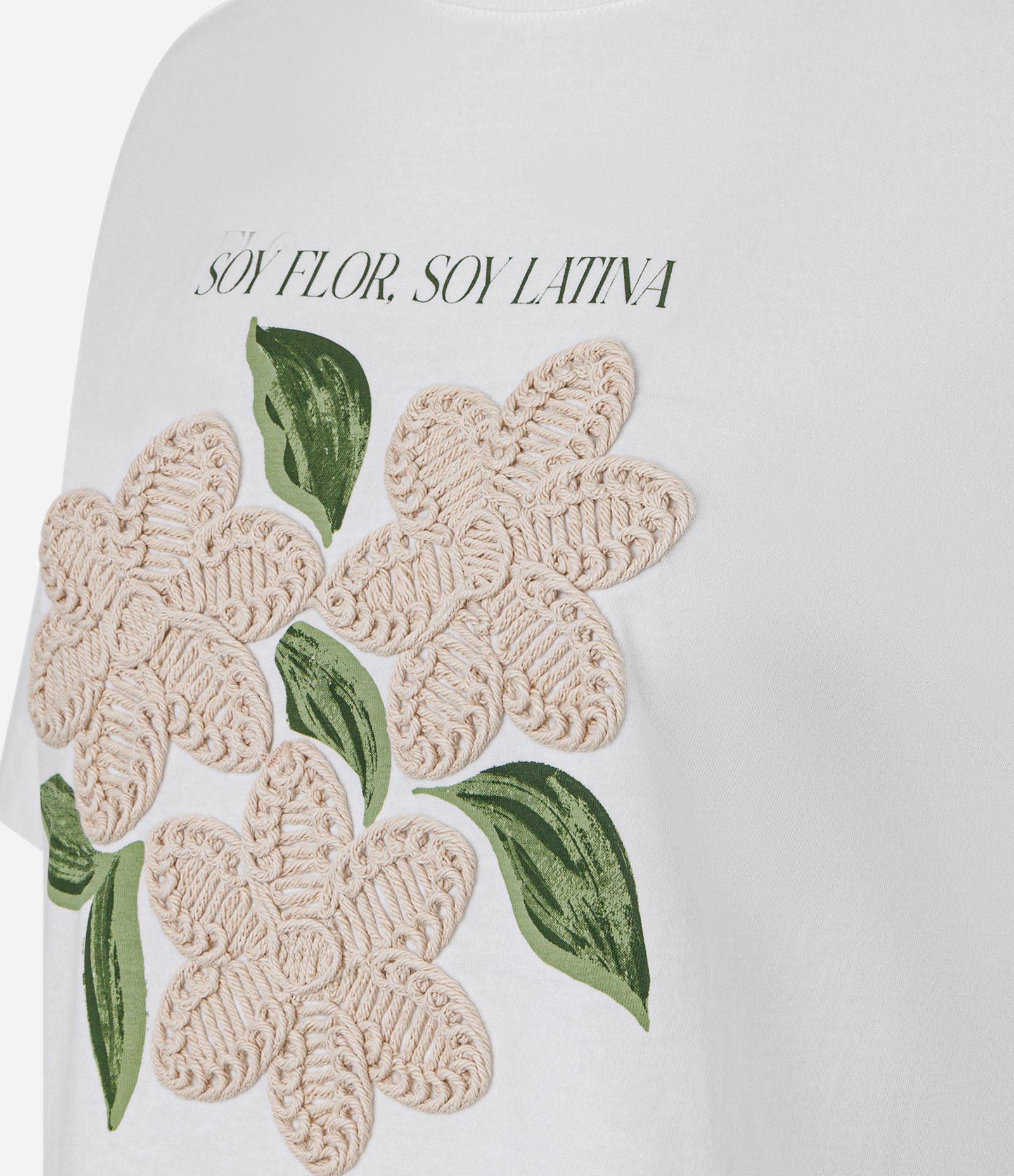 Camiseta com Estampa Floral e Bordado nas Flores Branco 6
