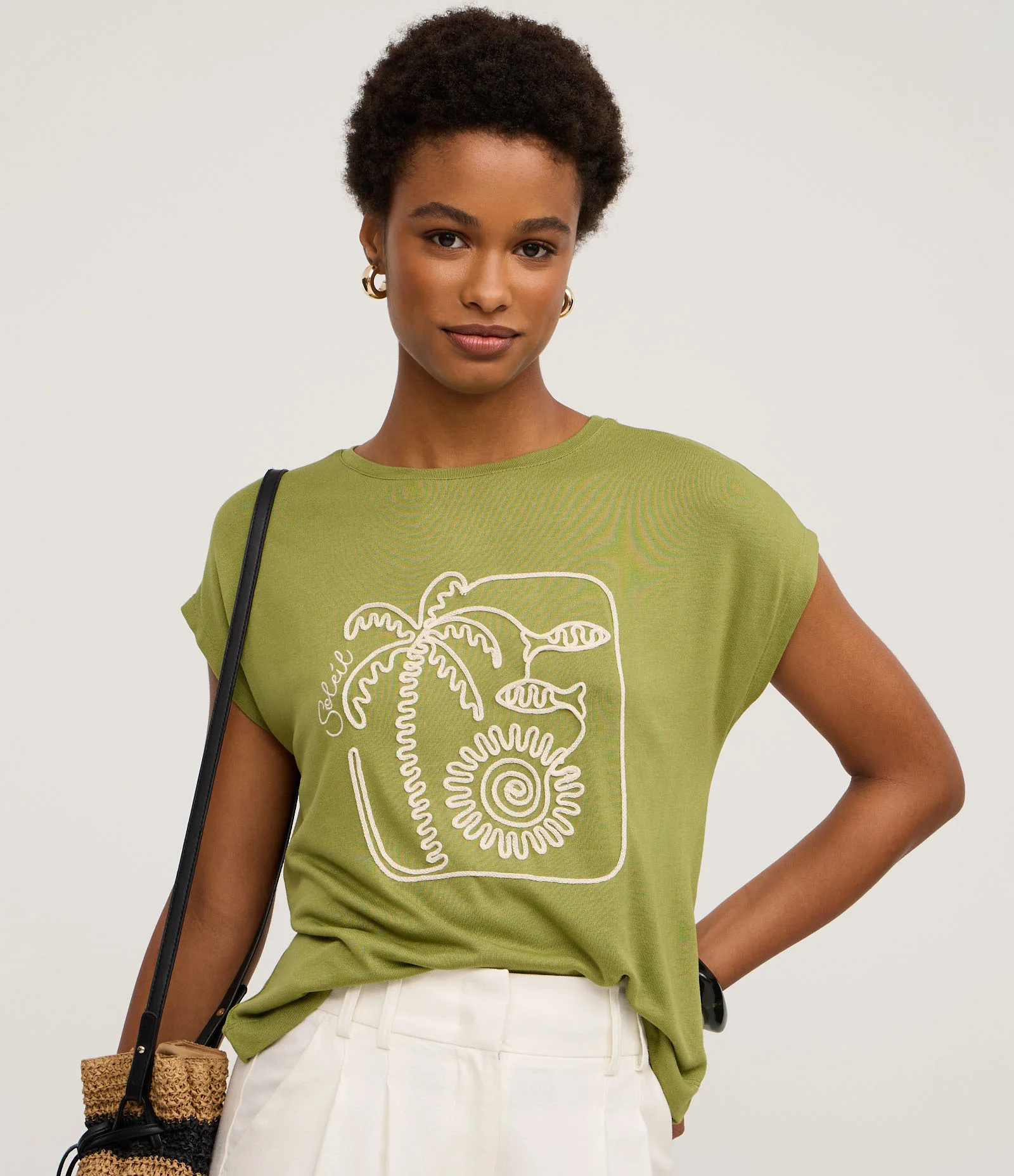 Camiseta Regular em Viscose com Bordado Coqueiro Verde 1