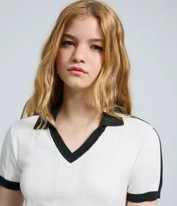 Blusa em Tricô com Gola Polo Contrastante