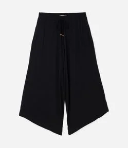 Calça Pantacourt em Viscose com Barra Assimétrica Curve & Plus Size