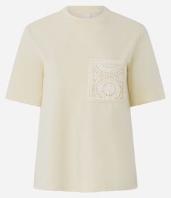 Camiseta Manga Curta em Algodão com Bolso Rendado