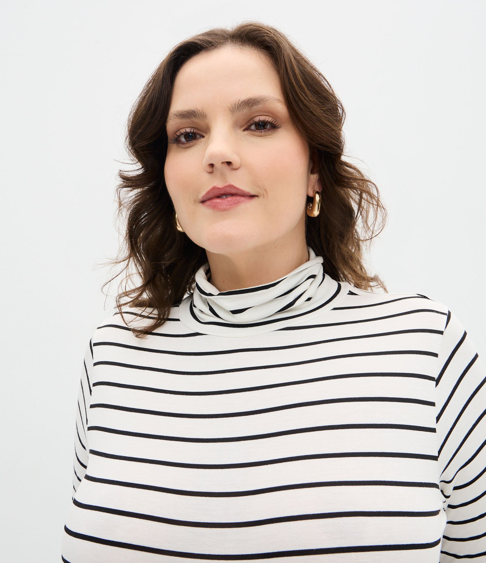 Blusa em Viscolycra com Gola Alta Curve & Plus Size Off White 3