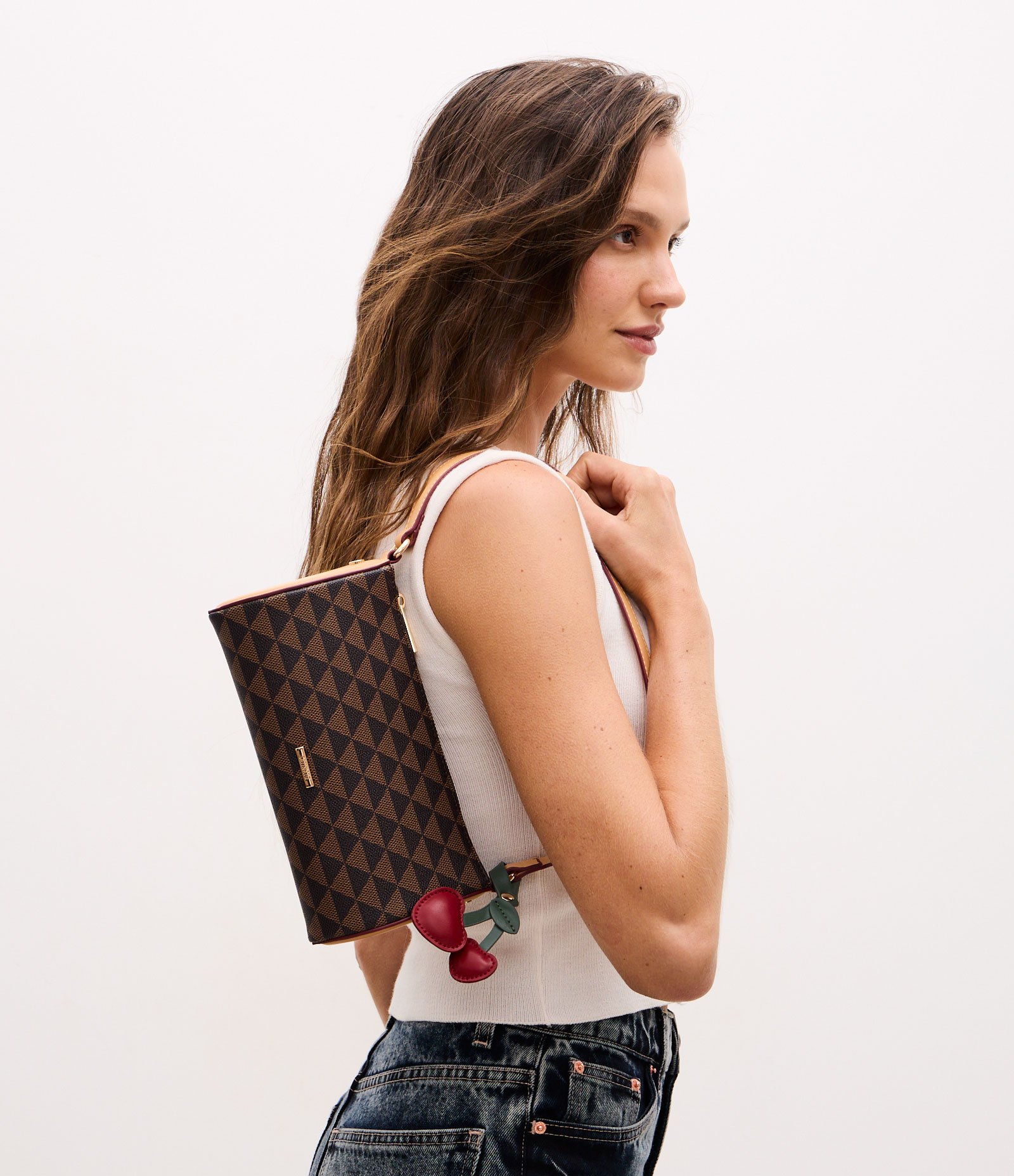 Bolsa Baguete Pequena em PU com Estampa Triângulos Marrom 8