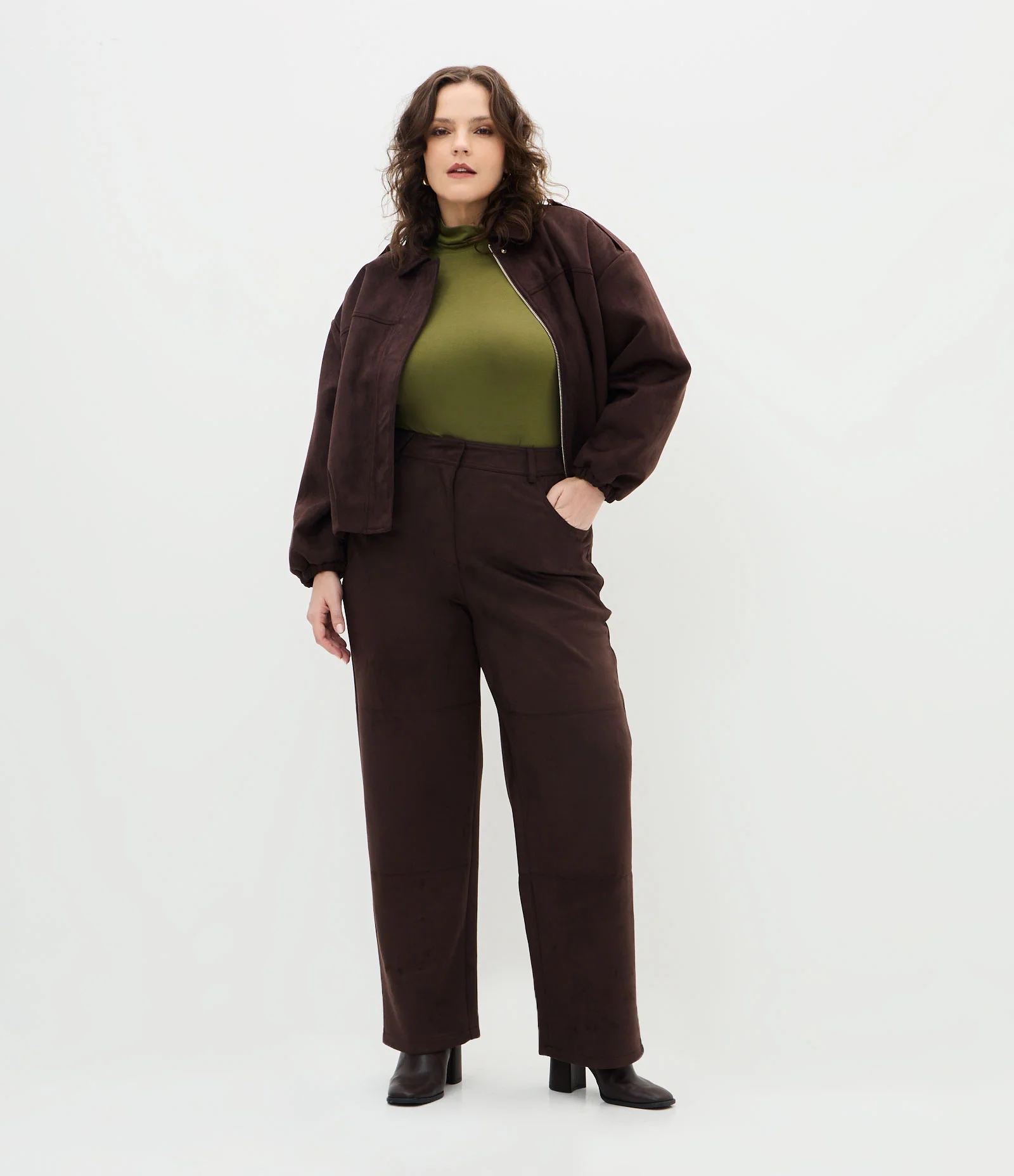 Jaqueta Bomber em Suede com Modelagem Balonê Curve & Plus Size Marrom 2