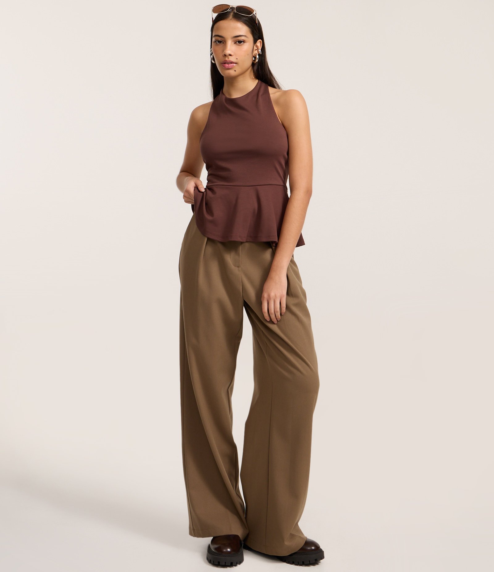 Blusa Frente Única com Peplum Marrom 2