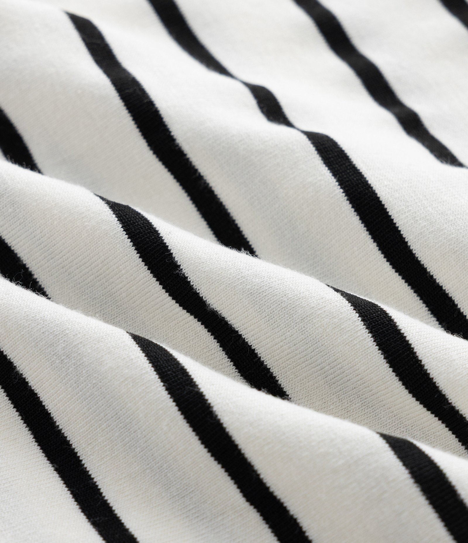 Blusa Regular em  Viscolycra com Estampa de Listras Curve & Plus Size Off White/Preto 3