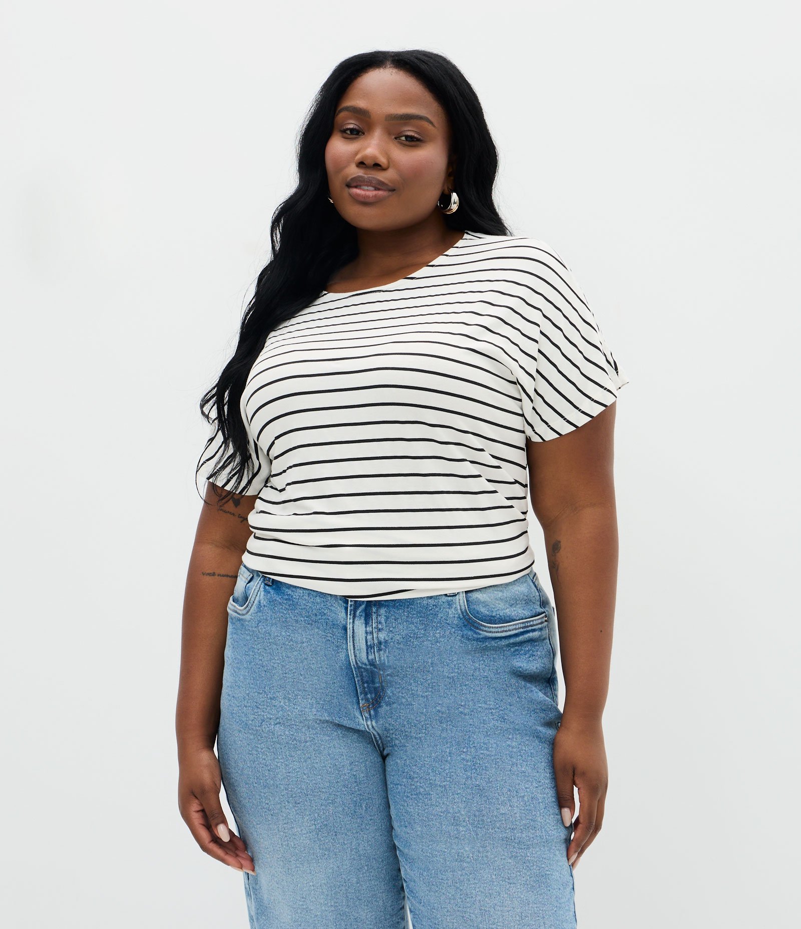Blusa Regular em  Viscolycra com Estampa de Listras Curve & Plus Size Off White/Preto 1