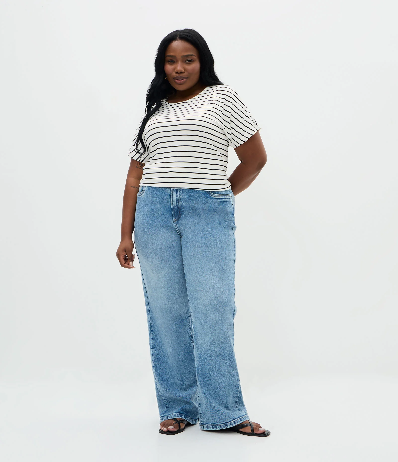 Blusa Regular em  Viscolycra com Estampa de Listras Curve & Plus Size Off White/Preto 2