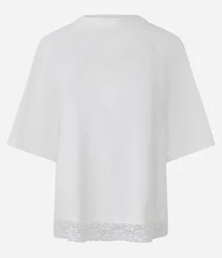 Camiseta em Algodão com Manga Curta e Detalhe Rendado na Barra