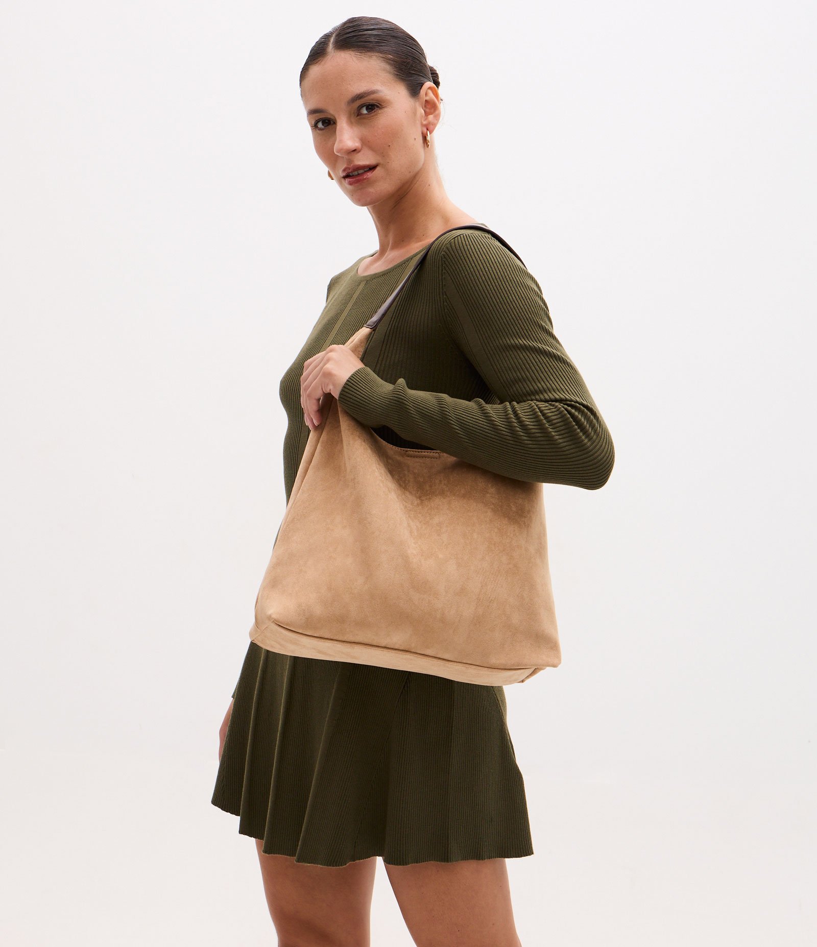 Bolsa Hobo Grande em Suede com Alça Contrastante Bege 1