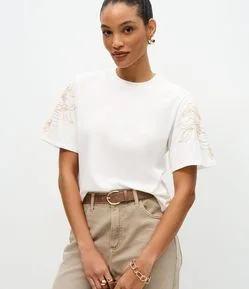 Blusa Slim em Algodão com Bordado Folhagem nas Mangas