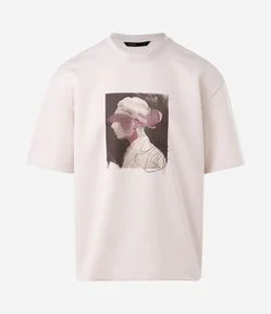 Camiseta Malha Pesada Tech Com Estampa Artística E Detalhe Bordado
