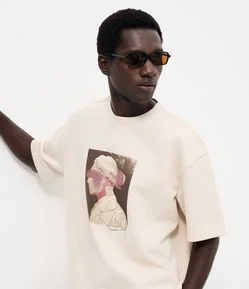 Camiseta Malha Pesada Tech Com Estampa Artística E Detalhe Bordado