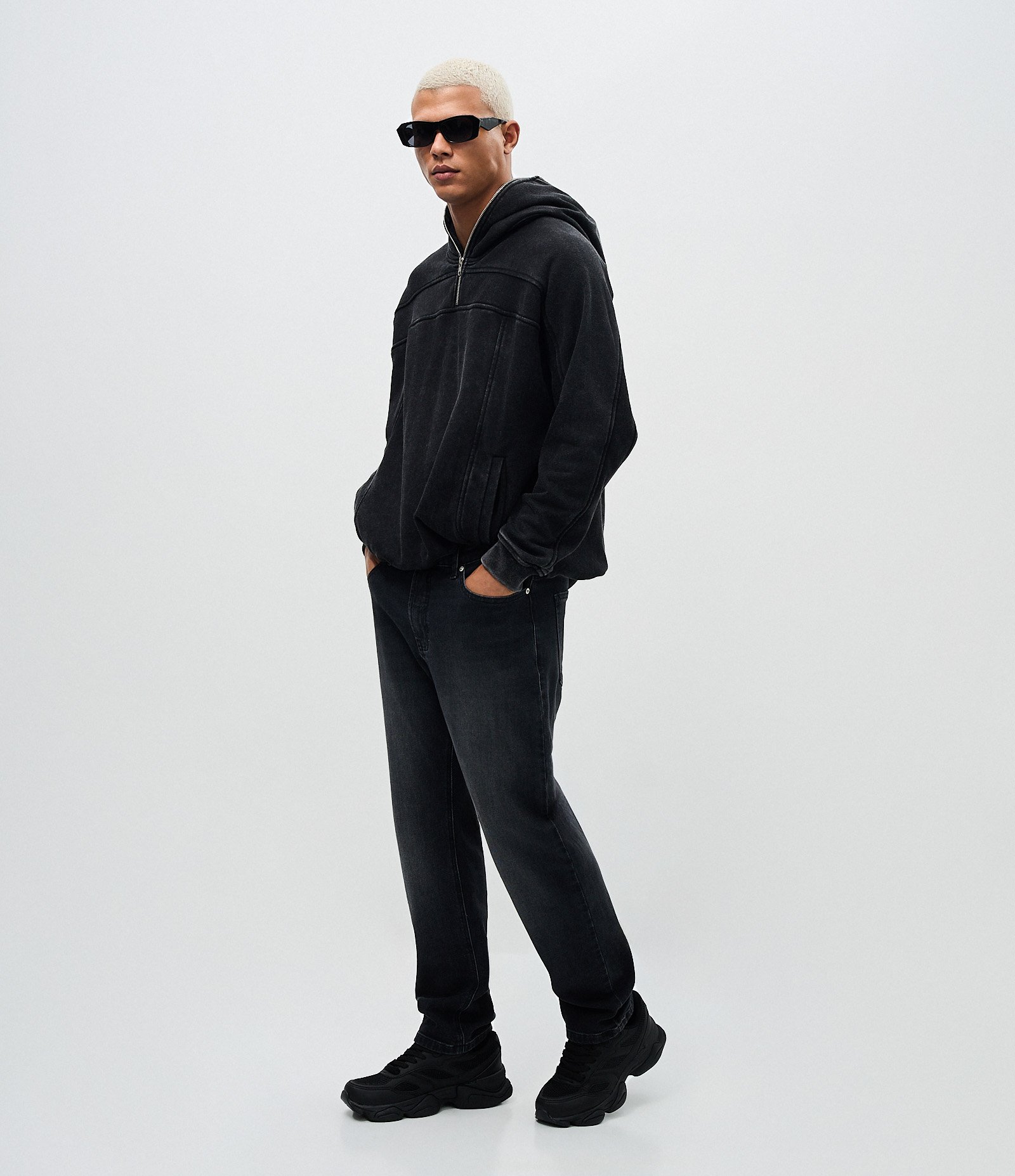 Calça Slim Cropped em Jeans com Efeito Estonado Preto 1