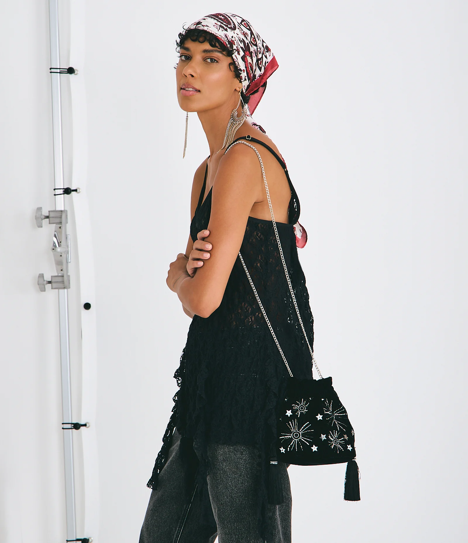 Bolsa Transversal Pequena com Aplicações de Brilho Preto 1