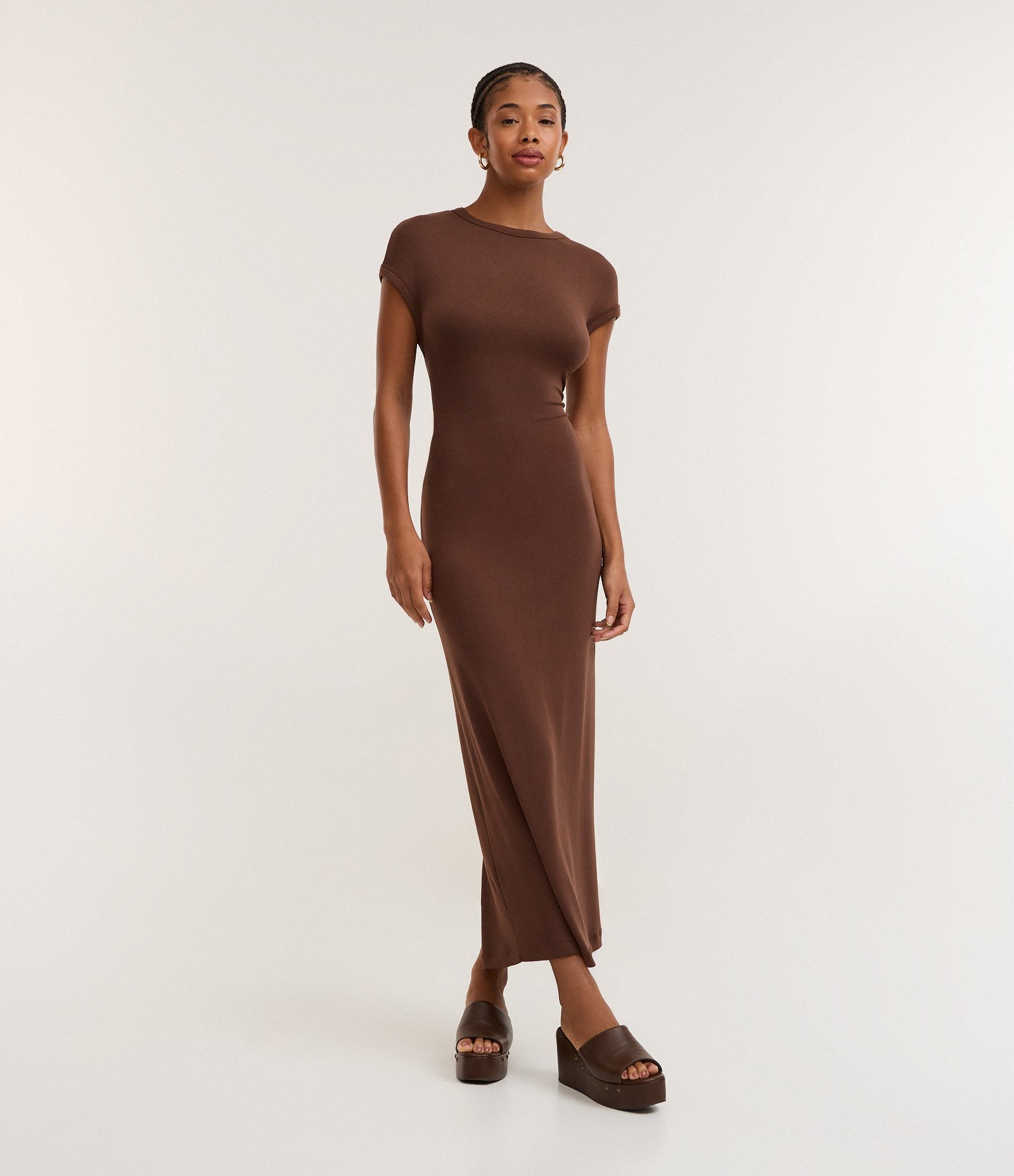 Vestido em Ribana com Ombro Caído e Fenda Marrom 1