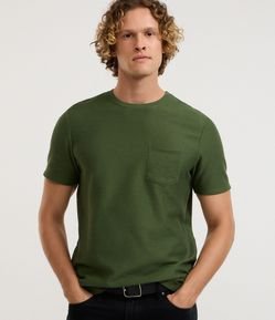 Camiseta Texturizada em Algodão com Bolso