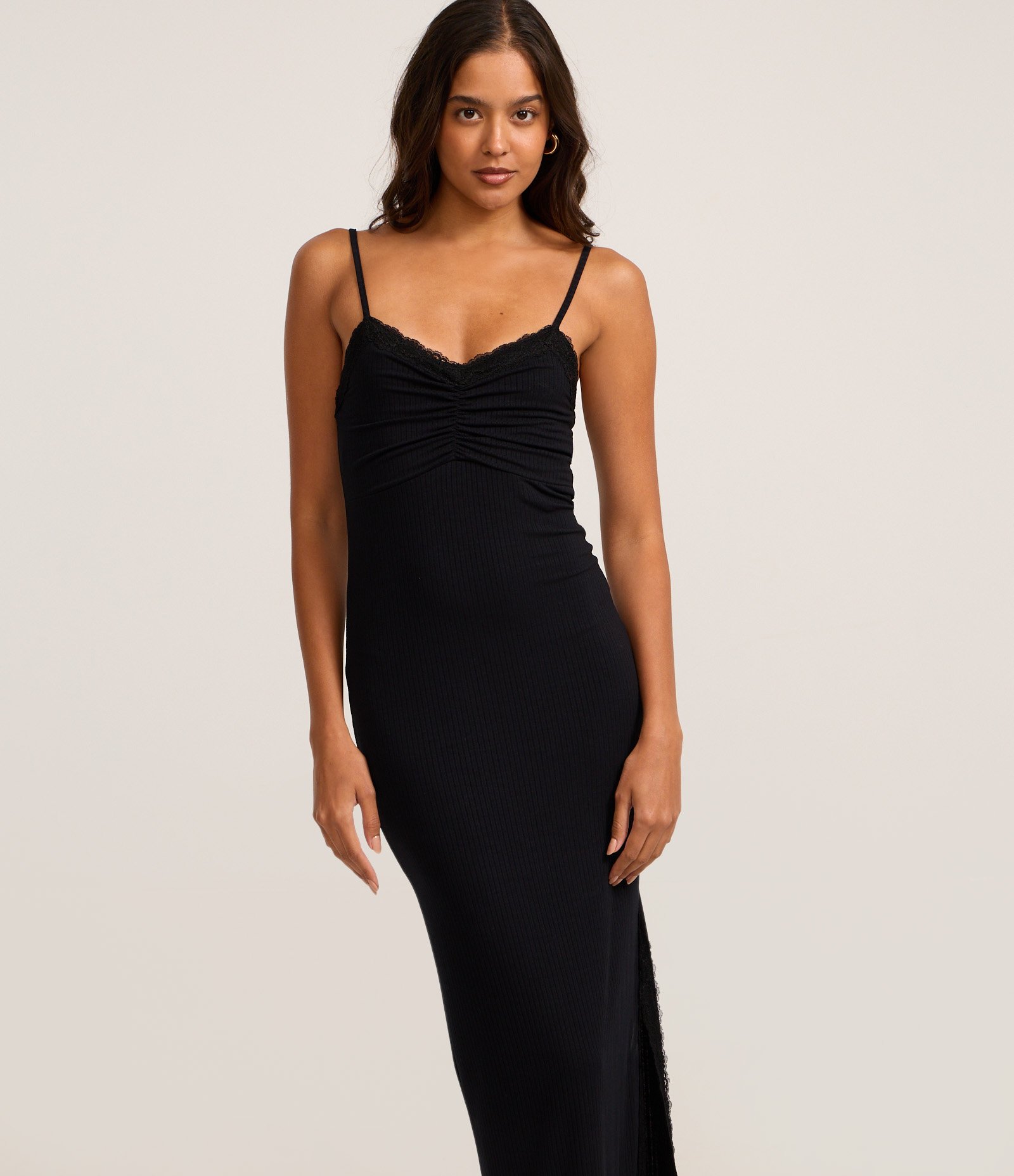 Vestido Midi em Ribana com Alcinha e Detalhes de Renda Preto 2